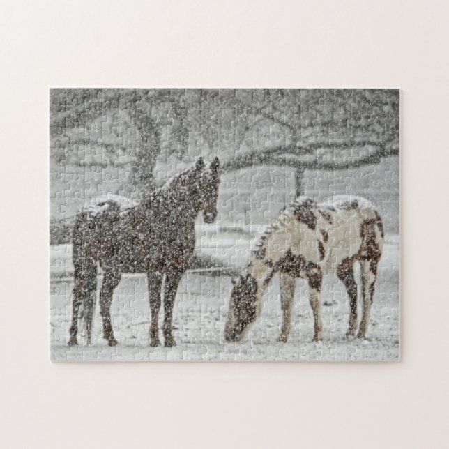 Quebra-cabeça Pintura, Cavalos Marrons Em Pé na Neve (Horizontal)