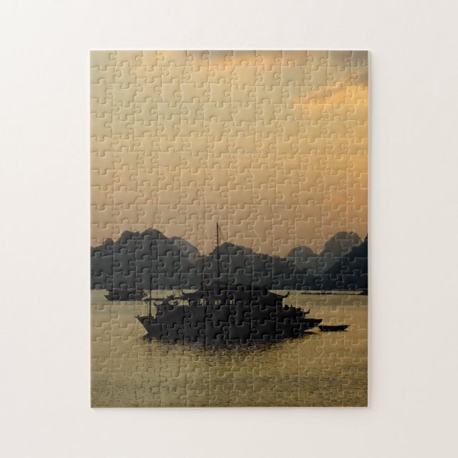 Quebra-cabeça Piratas da Baía de Hao, Sunset e Vietnã/Ásia (Vertical)