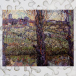 Quebra-cabeça Pomar em Blossom, Arles por Vincent van Gogh<br><div class="desc">Pomar em Blossom com Vista de Arles por Vincent van Gogh é uma pintura típica de apos impressionismo de arte. Cena de cultivo com árvores em um pomar com flores florescentes durante a estação do primavera. Uma fazenda orgânica com a cidade de Arles, França à distância. Sobre o artista: Vincent...</div>