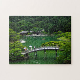 Quebra-cabeça Ponte Arch na Floresta Japonesa e Lago