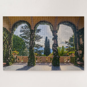 Quebra-cabeça Porca ceniana em Villa, no Lago Como, Itália