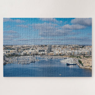 Quebra-cabeça Porto de Sliema com edifícios modernos e barcos