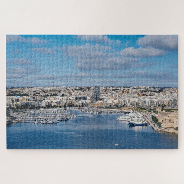 Quebra-cabeça Porto de Sliema com edifícios modernos e barcos (Horizontal)