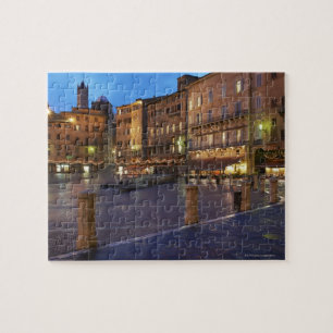 Quebra-cabeça Praça Del Campo no crepúsculo, Siena