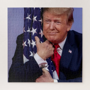 Quebra-cabeça Presidente Trump Hugging the American Flag Trump 2