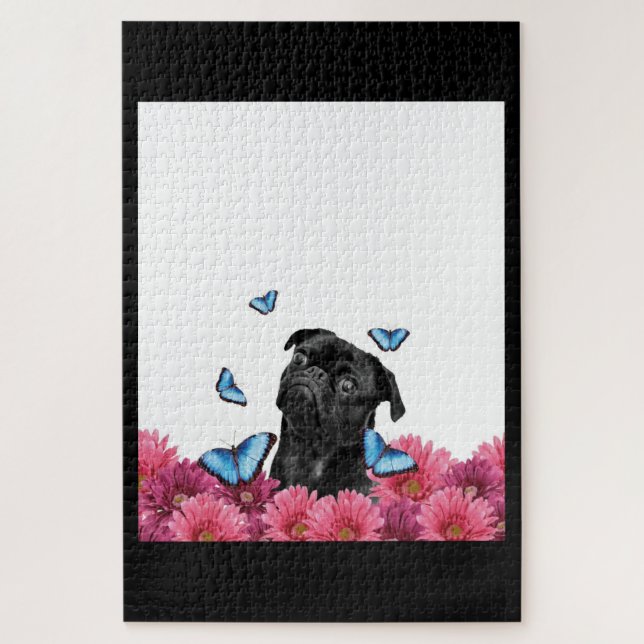 Quebra-cabeça Pug Preto Com Borboletas Azuis E Gerberas (Vertical)