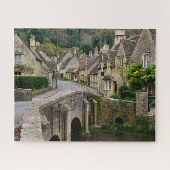 Quebra-cabeça Quaint Town of Castle Combe in English Cotswolds (Horizontal)