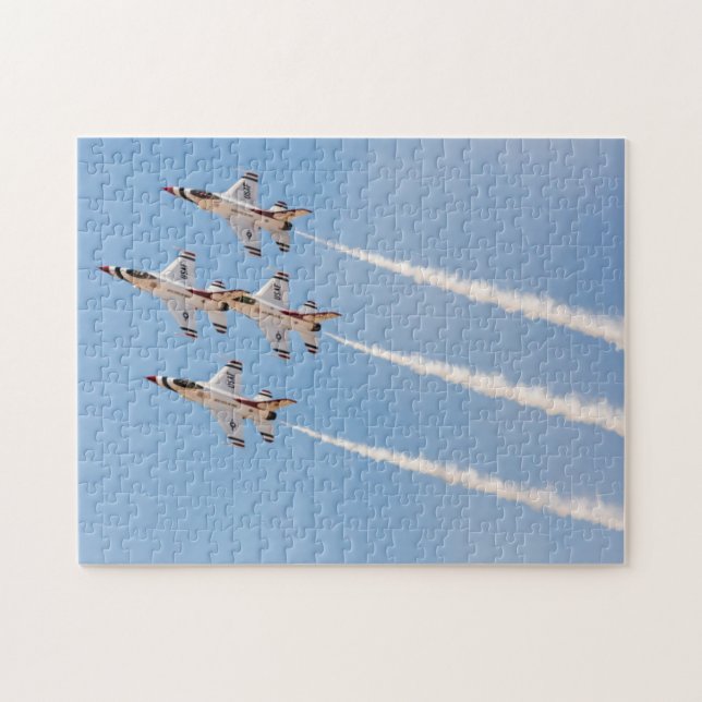 Quebra-cabeça Quatro F-16 Thunderbirds voam em formação cerrada (Horizontal)