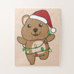 Quebra-cabeça Quokka Christmas Winter Animais Quokkas Puz<br><div class="desc">Quokka de Natal com luzes de fadas. Animais engraçados com presentes e neve nas férias. Uma doce saudação de Natal. Quokas são animais bonitos e perfeitos para o Natal.</div>
