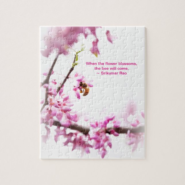 Quebra-cabeça Redbud & honeybee in Springtime (Vertical)
