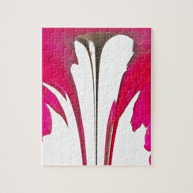 Quebra-cabeça Rosa vermelha fantástica do chic sob o céu branco. (Vertical)