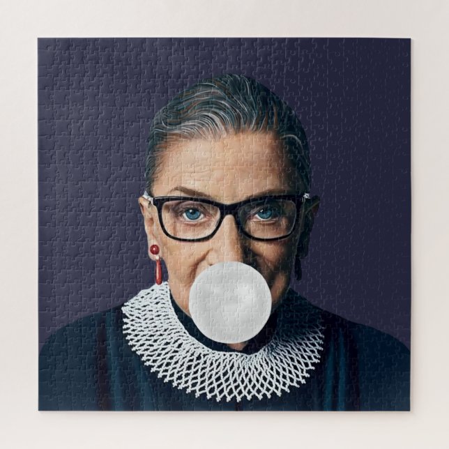 Quebra-cabeça Ruth Bader Ginsburg soprando chiclete branco (Vertical)