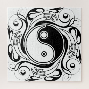 Quebra-cabeça Símbolo Yin & Yang Estilo de Tatuagem Preto e Bran