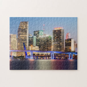 Quebra-cabeça Skyline iluminada de Miami do centro no crepúscul