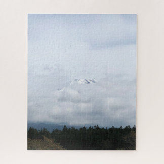 Quebra-cabeça Snow Peak Emerging Through Clouds in Japan Jigsaw