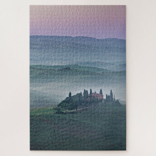 Quebra-cabeça Sol rosa sobre paisagem da Toscana com vila