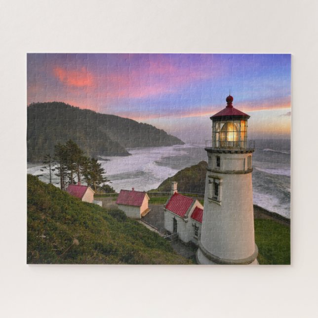 Quebra-cabeça Sunset at Heceta Head Lighthouse on Oregon Coast (Horizontal)