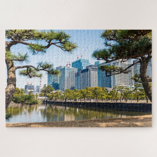 Quebra-cabeça Tokyo skyline with Pine Trees in Foreground (Horizontal)