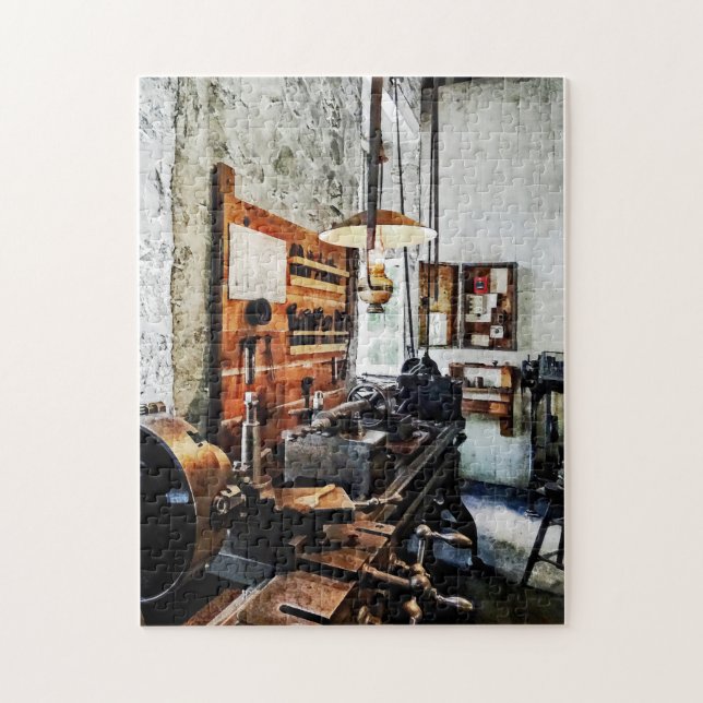 Quebra-cabeça Torno pequeno na oficina de construção mecânica (Vertical)