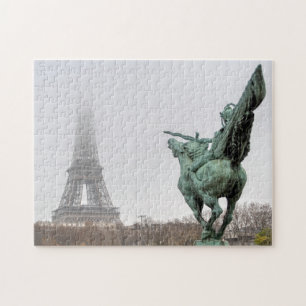 Quebra-cabeça Torre Eiffel e estátua Bir-hakeim em um dia nevado