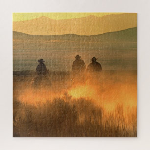 Quebra-cabeça Trio Cowboy: Galope de Fundo Montanhoso.