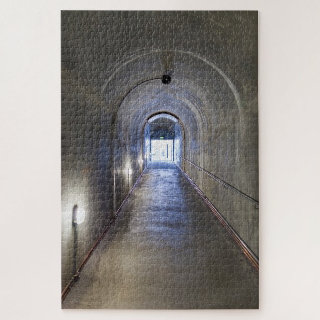 Quebra-cabeça Túnel de Concreto em um Bunker Nazi (Vertical)
