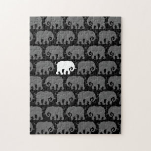 Quebra-cabeça Um elefante branco em um rebanho