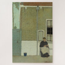 Velha holandesa em frente à sua casa