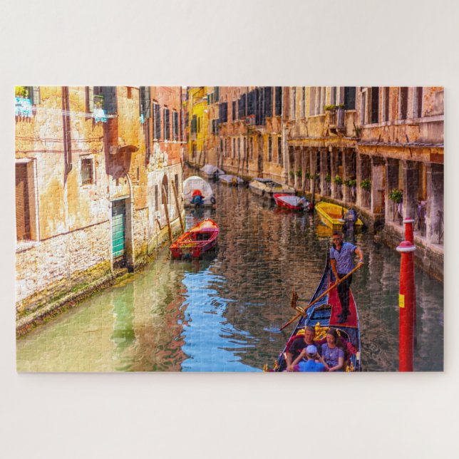 Quebra-cabeça Vista cênica de um canal com gondola, Veneza, Itál (Horizontal)