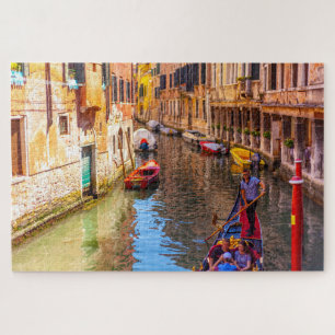 Quebra-cabeça Vista cêntrica de um canal com gondola, Veneza, I