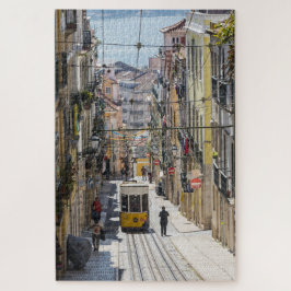Quebra-cabeça Vista de Lisboa na rua com o elétrico