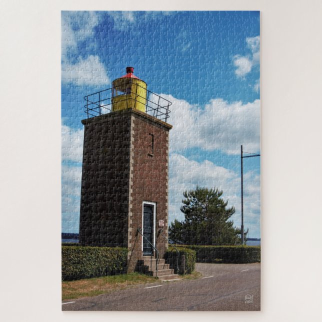 Quebra-cabeça Vuurtoren voor scheepvaart in Willemstad Nederland (Vertical)