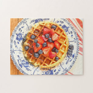 Quebra-cabeça Waffle com fruta fresca a partir da sobrecarga