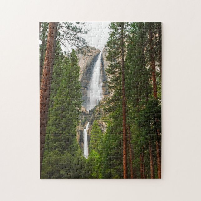 Quebra-cabeça Yosemite Falls através da Floresta (Vertical)