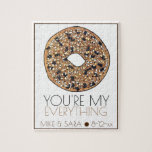 Quebra-cabeça You're My Everything Bagel Foodie Wedding Favor<br><div class="desc">Design features an original marker illustration of a delicious everything bagel, topped with poppy seeds, sesame seeds, onion flakes, salt, and lots of garlic. Just like the kind made by your local bakery! Ideal for a wedding or engagement party favor. Just personalize with your information. This foodie design is also...</div>
