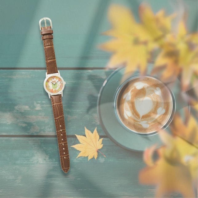 Quebra de queda de relógio de gato (A Fall Break Cat Watch is on the table outside. )