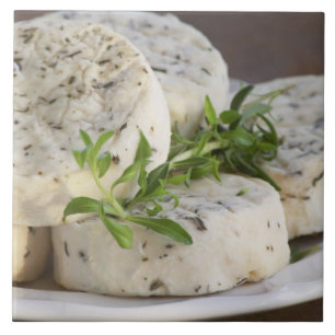 Queijo de cabra francês - chevre - com ervas em um