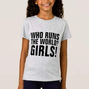 QUEM COMANDA O MUNDO? GAROTAS! Camisetas