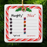 Quem é malvado ou bom ornamento<br><div class="desc">Personalize sua mensagem. O Malvado recebe carvão. Bons ganham presentes! Uma lista de verificação de natal fofa para ajudar o Pai Natal a seguir com um hortelã e uma armação de canas doces. Um enfeite engraçado perfeito para sua festa de Natal em casa ou no escritório!</div>