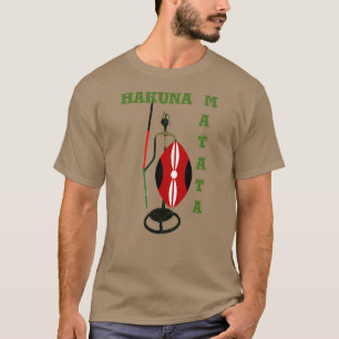 Quênia Mara Safari - Modelo de Camisa Escura Básic