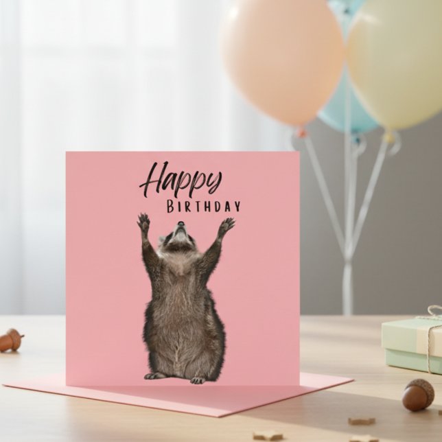 Raccoon Whimsy: Cartão de Aniversário Feliz Rosa (Raccoon Whimsy: Pink Happy Birthday Card)