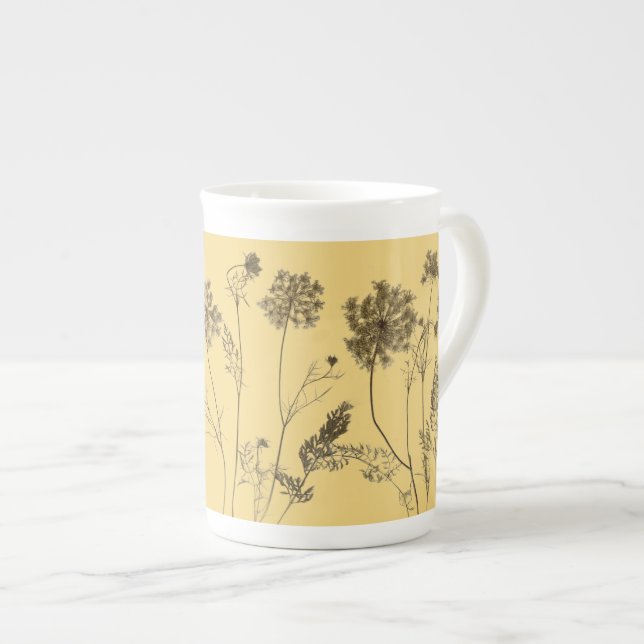 Rainha Anne's Lace em uma caneca chinesa óssea (Frente Esquerda)
