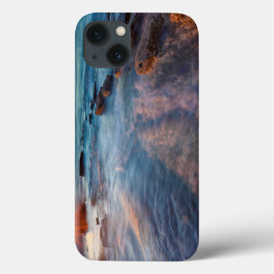 Raios de sol iluminam o Oceano Pacífico
