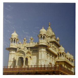 Rajasthan, Índia Uma mulher em pé em um antigo