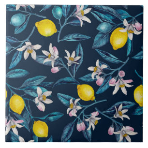Ramos de limão com flores e fruta em azul