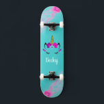 Rapariga Unicorn skate com nome<br><div class="desc">Torne este skate Unicórn seu próprio conteúdo adicionando seu texto. Para acessar ferramentas avançadas de edição, vá para "Personalizar este modelo" e clique em "Detalhes", role para baixo e pressione o link "clicar para personalizar mais". Ideal para qualquer ocasião como aniversário ou graduação, para skatistas que amam o estilo unicórnio....</div>