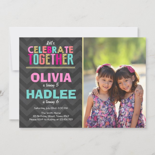 Raparigas convites de aniversário gêmeas, cor-de-r (Frente)
