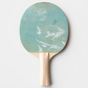 Raquete De Ping Pong Aves Brancas Voando Pelo Céu Azul