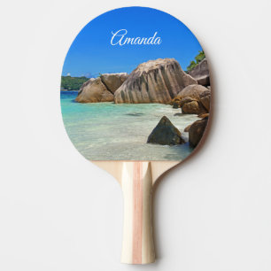 Raquete De Ping Pong Belo Mar Tropical com uma praia Rocky