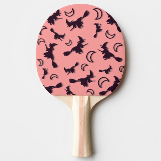 Raquete De Ping Pong Bruxa voadora entre meia lua na noite de Halloween (Frente)